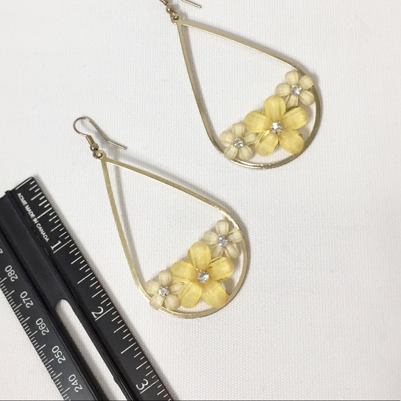 Crystal flowers on gold drop earrings. NWOT - Picture 4 of 4